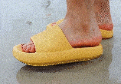 Women Thick Platform Cloud Slippers