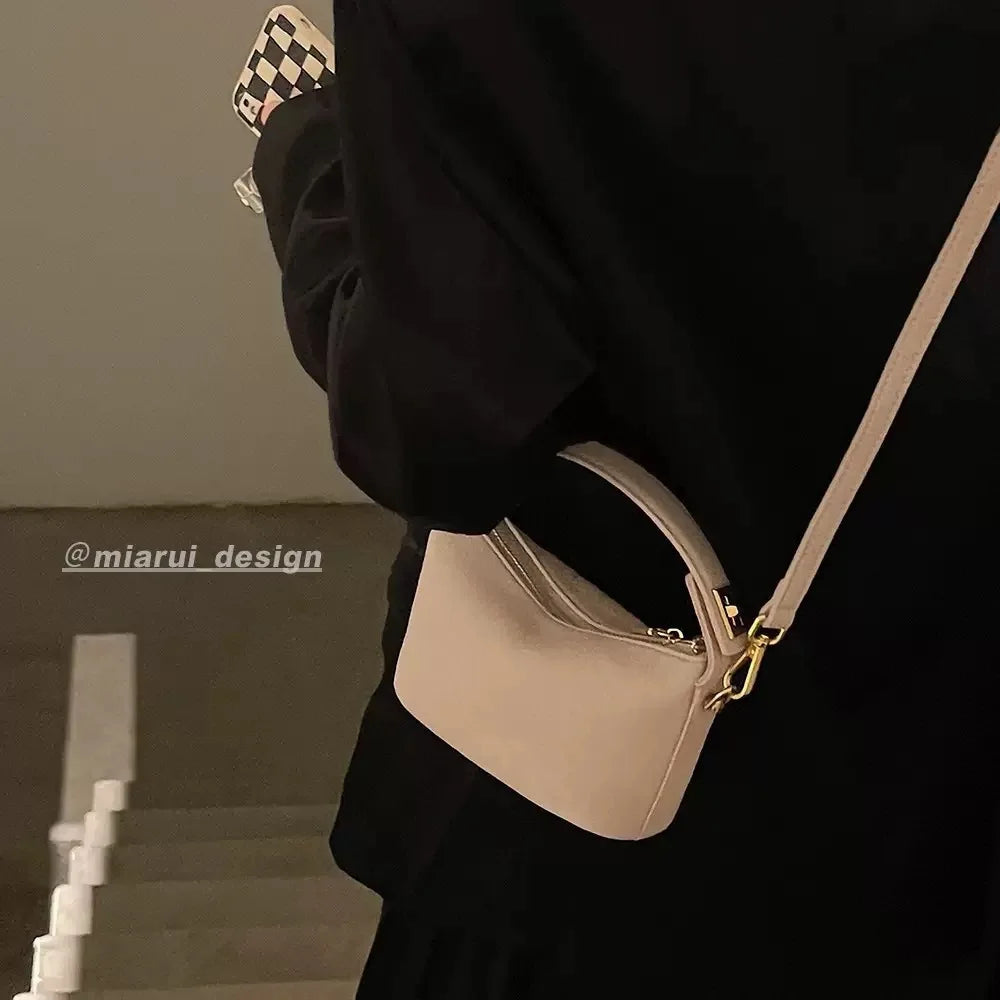 Simple and retro handbag, crossbody bag, soft leather small square bag
